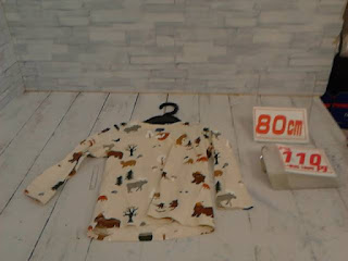中古品　子供服　８０ｃｍ　動物プリント　オフホワイト　長袖Tシャツ　１１０円