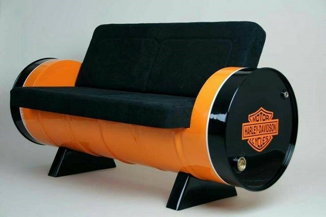 استخدام البراميل المستعملة في صنع الكراسي