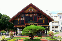 Atap Rumah Adat Aceh Terbuat Dari