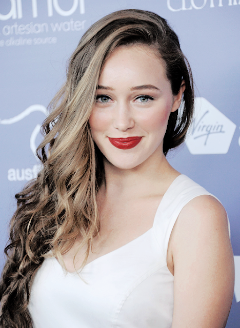 Alycia Debnam-Carey hot Photo 5