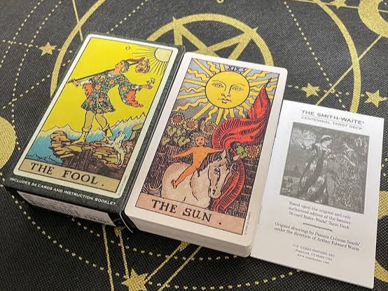 Tips Memilih Kartu Tarot Yang Cocok Untuk Pemula