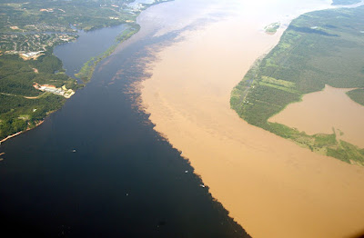 Rio Negro com o Rio Solimões