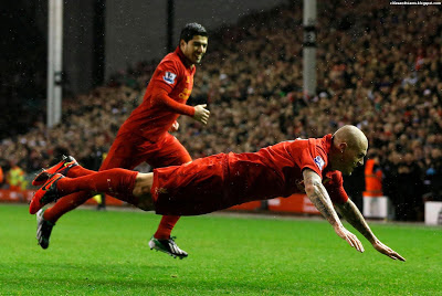 Martin Skrtel Flying Goal Celebration Liverpool Premier League England Hd Desktop Wallpaper