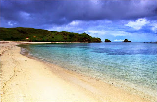 Pantai Kuta Lombok - 7 Tempat Wisata untuk Liburan di Lombok