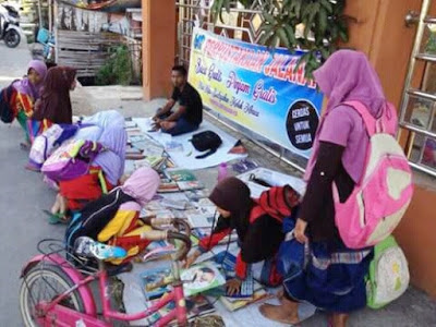 Cara Paling Efektif Meningkatkan Minat Baca Masyarakat Indonesia Dengan Perpustakaan Jalan Cara Paling Efektif Meningkatkan Minat Baca Masyarakat Indonesia Dengan Perpustakaan Jalanan