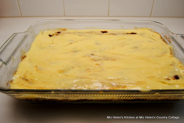 Honey Bun Cake at Miz Helen's Country Cottage