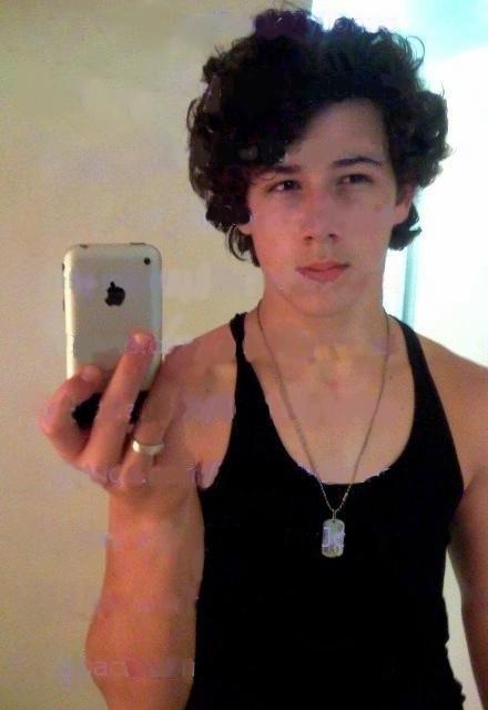 [nick-jonas-iphone-picture.jpg]