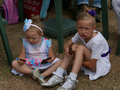 children, garden party, eating cookies