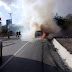 Bomberos sofocan incendio de vehículo en la avenida Sánchez de Azua