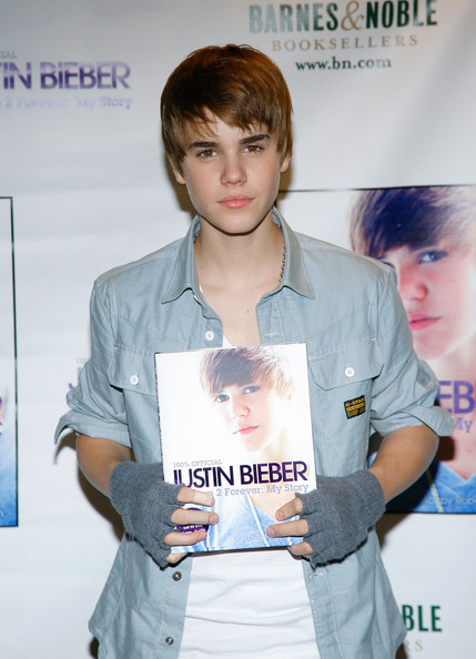 justin bieber haircut november 2010. girlfriend Justin Bieber new