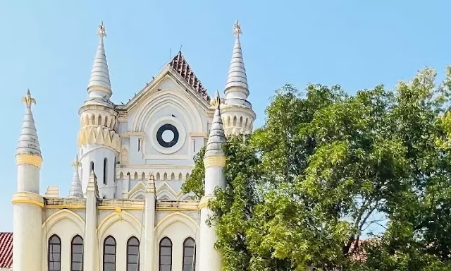 Attempt To Overawe District Judiciary: MP High Court Fines Litigant ₹50K Who Alleged Magistrate Had Assured Him Of Acquittal
