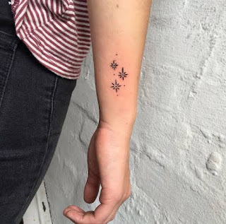 13 Gorgeous Small Fine Line Glitter Tattoos On Wrist