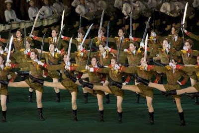 Aksi Tentara Wanita Korea Utara  Yang Cantik dan Seksi 
