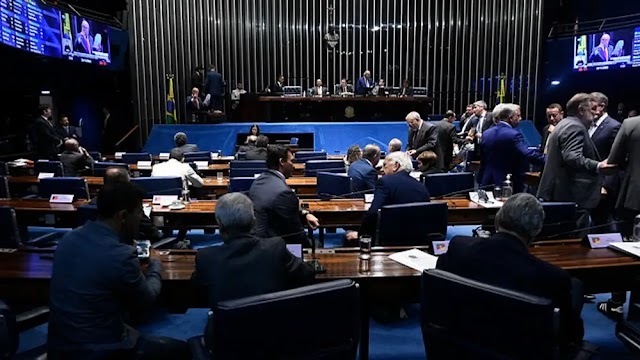 URGENTE: Senado aprova em 1º turno PEC que limita poderes do STF