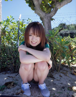 Asami Konno Japanese Cutie Singer Sexy Short Jeans Photo 3