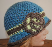 http://translate.googleusercontent.com/translate_c?depth=1&hl=es&rurl=translate.google.es&sl=en&tl=es&u=http://www.cre8tioncrochet.com/2013/01/free-spring-crochet-hat-pattern-beverly/&usg=ALkJrhiJy20Jj_U0qNa_fGleov1HFPmamg