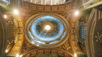 サンピエトロ寺院豪華な天井