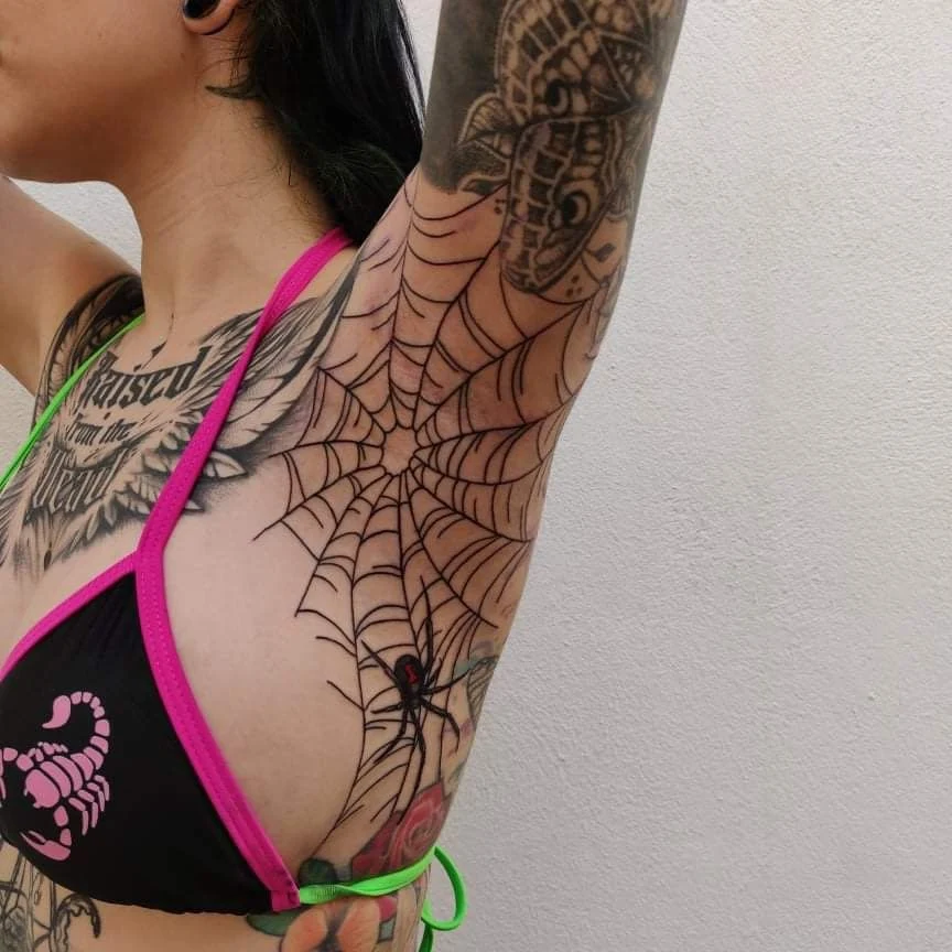 Tatuajes en las axilas para mujeres