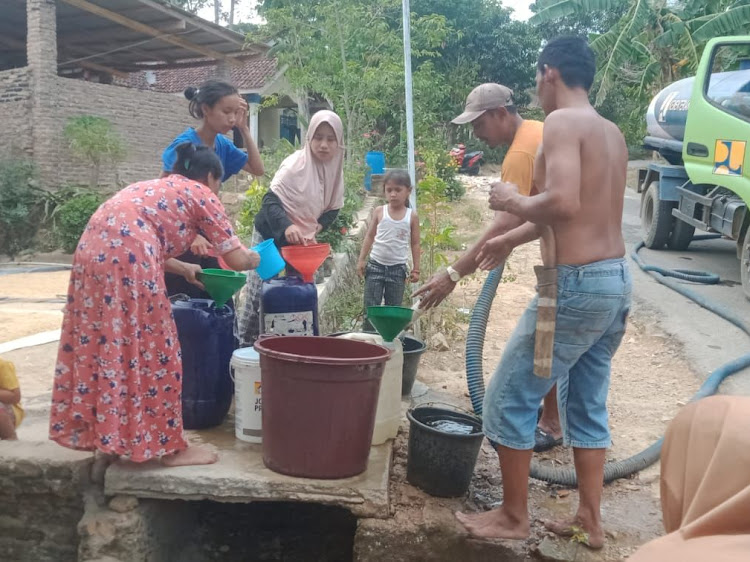 Kemarau Panjang Melanda, Warga Desa Kubu Batu Krisis Air Bersih