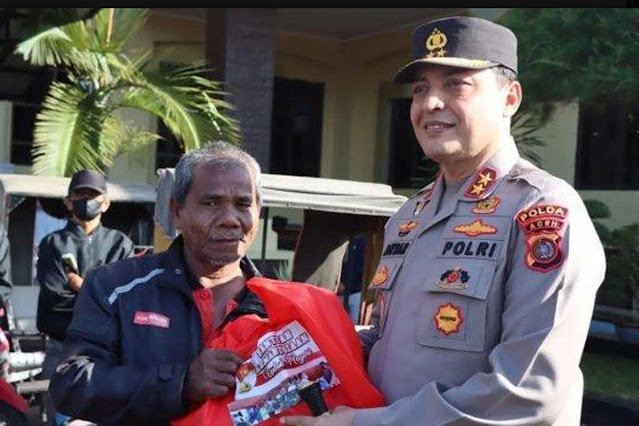 Kapolda Aceh dan Jajaran Bagikan 2.300 Paket Bansos dari Kapolri kepada Masyarakat yang Membutuhkan di Bulan Ramadhan