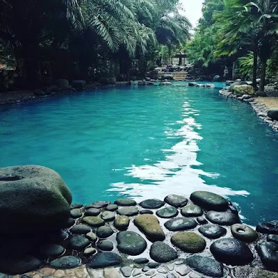 kolam renang di watu gunung ungaran