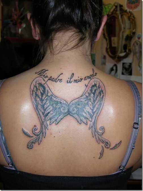 cool_les_ailes_de_lange_de_tatouage_sur_le_dos