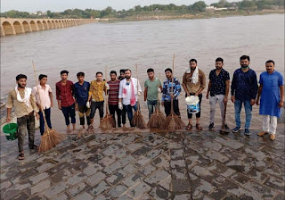 मैं हूं नर्मदा पुत्र अभियान के तहत खलघाट में नर्मदा घाटों की साफ सफाई की गई