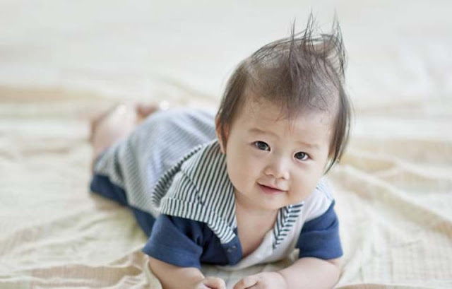 Cara Melebatkan Rambut Bayi