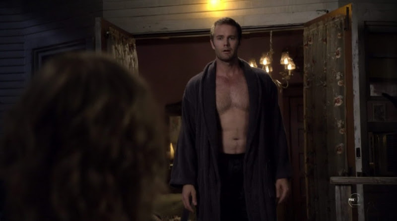 Garret Dillahunt Shirtless on Raising Hope s1e02