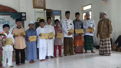 Momen Penyerahan Hadiah Lomba Keagamaan Maulid Nabi Muhammad SAW 1443 H Di Masjid An Nur