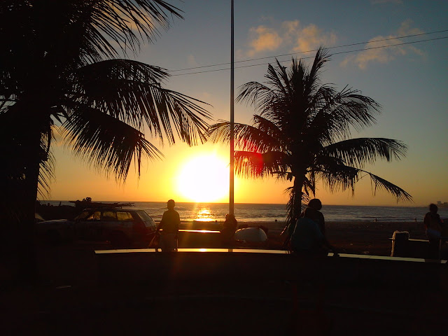 Uma boa opção para o fim de tarde de domingo no Rio Vermelho é andar pela orla e apreciar o pôr do sol e encerrar a caminhada na Sorveteria Primavera