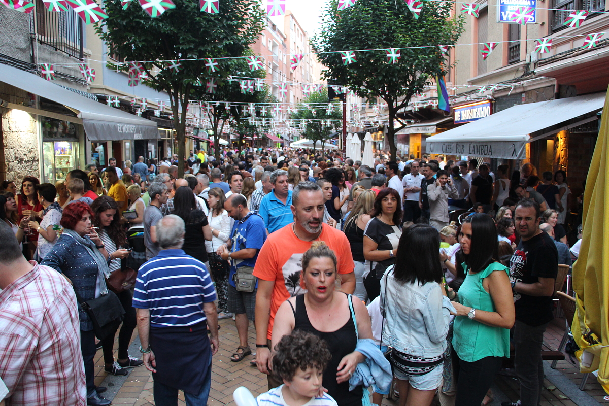 Calle Zaballa durante las fiestas del Carmen