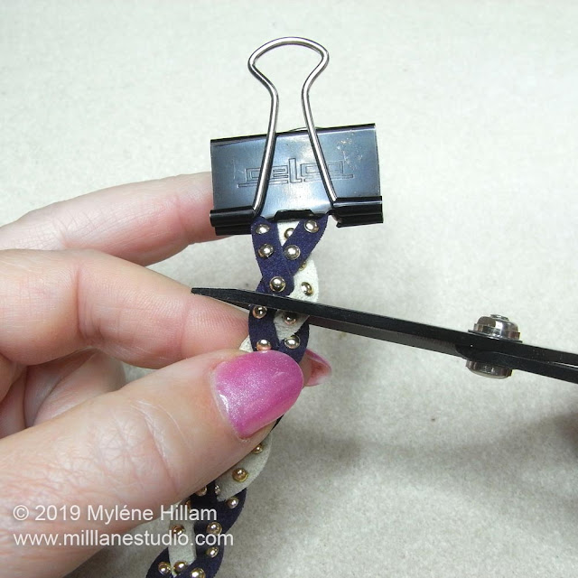 Cutting the bracelet to length with scissors