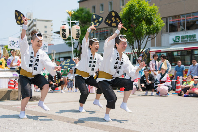 高円寺北口広場、阿波踊り、東京天水連の舞台踊りの写真