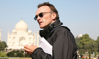 SLUMDOG MILLIONAIRE Director Danny Boyle in front of the Taj Mahal