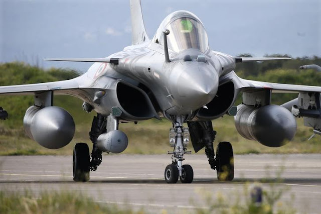 A French Air Force Rafale fighter jet (image courtesy : Charles Platiau/ Reuters)