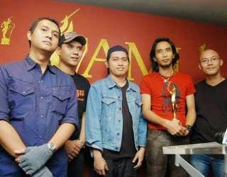 Lagu Galau Yang Enak Di Dengar