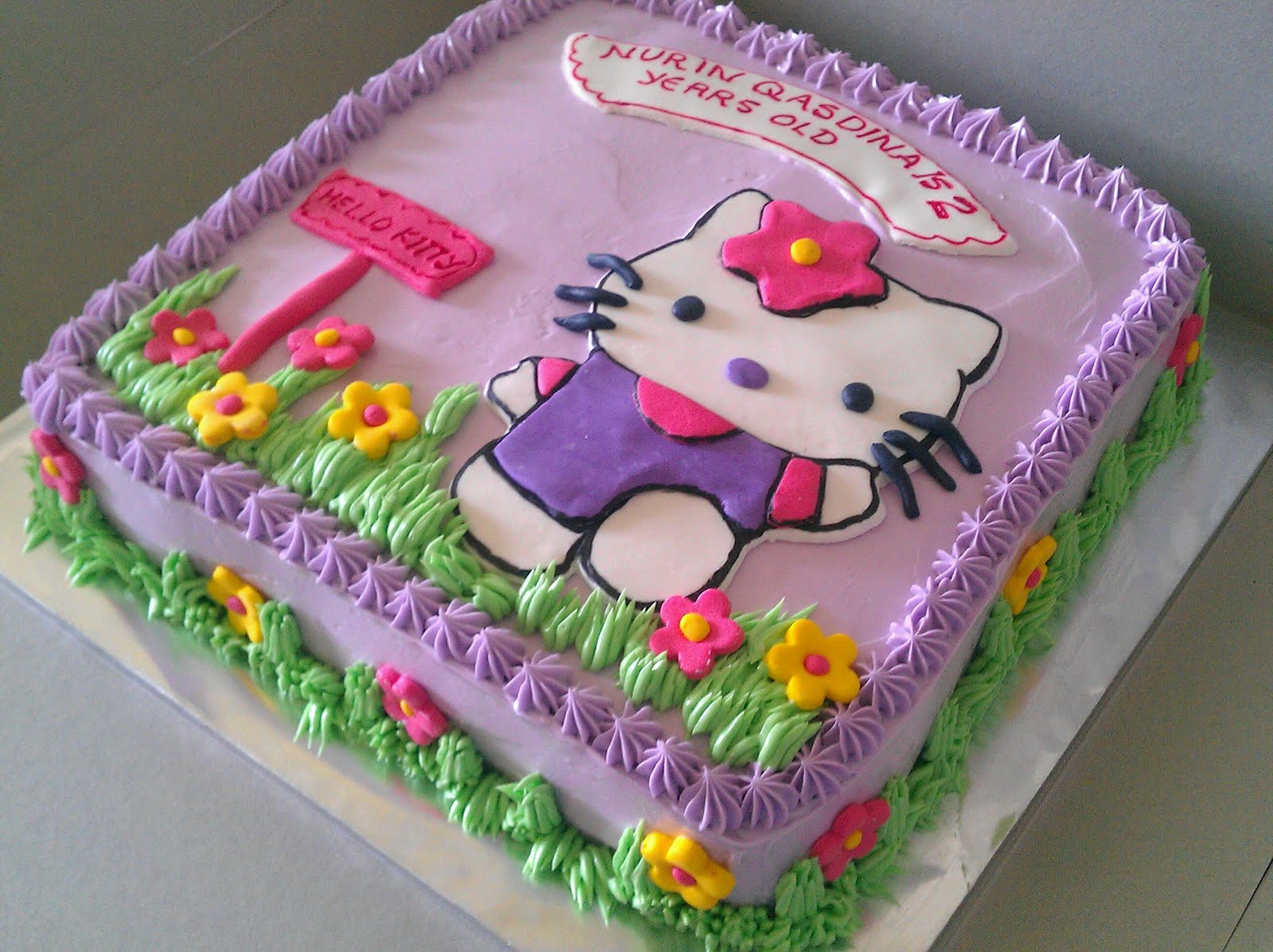  Hello Kitty Birthday Cake 
