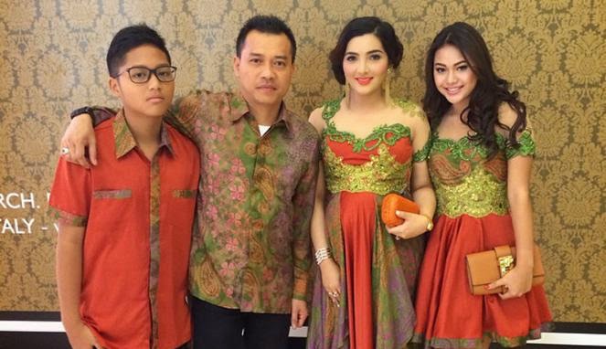 Foto Kebaya  Hamil  Artis Model  Terbaru  Gaya Baju  Berkebaya 