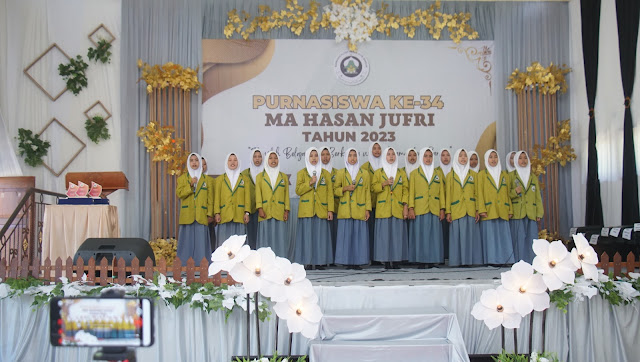 The Dhinadju Paduan Suara MA Hasan Jufri