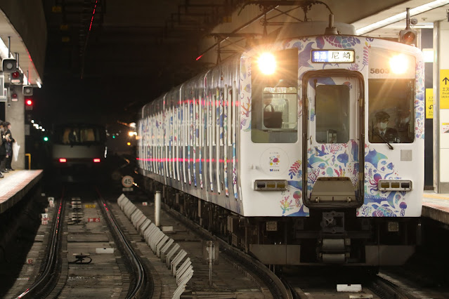 近鉄大阪難波駅 5800系(5803F) 普通尼崎行き  DH03編成 海遊館トレイン