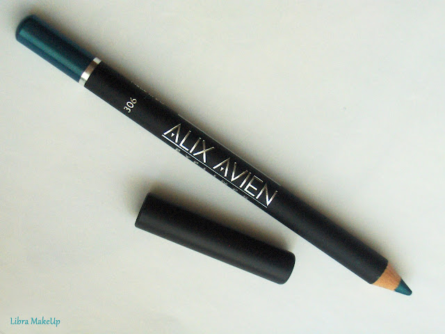 alix avien green eyeliner