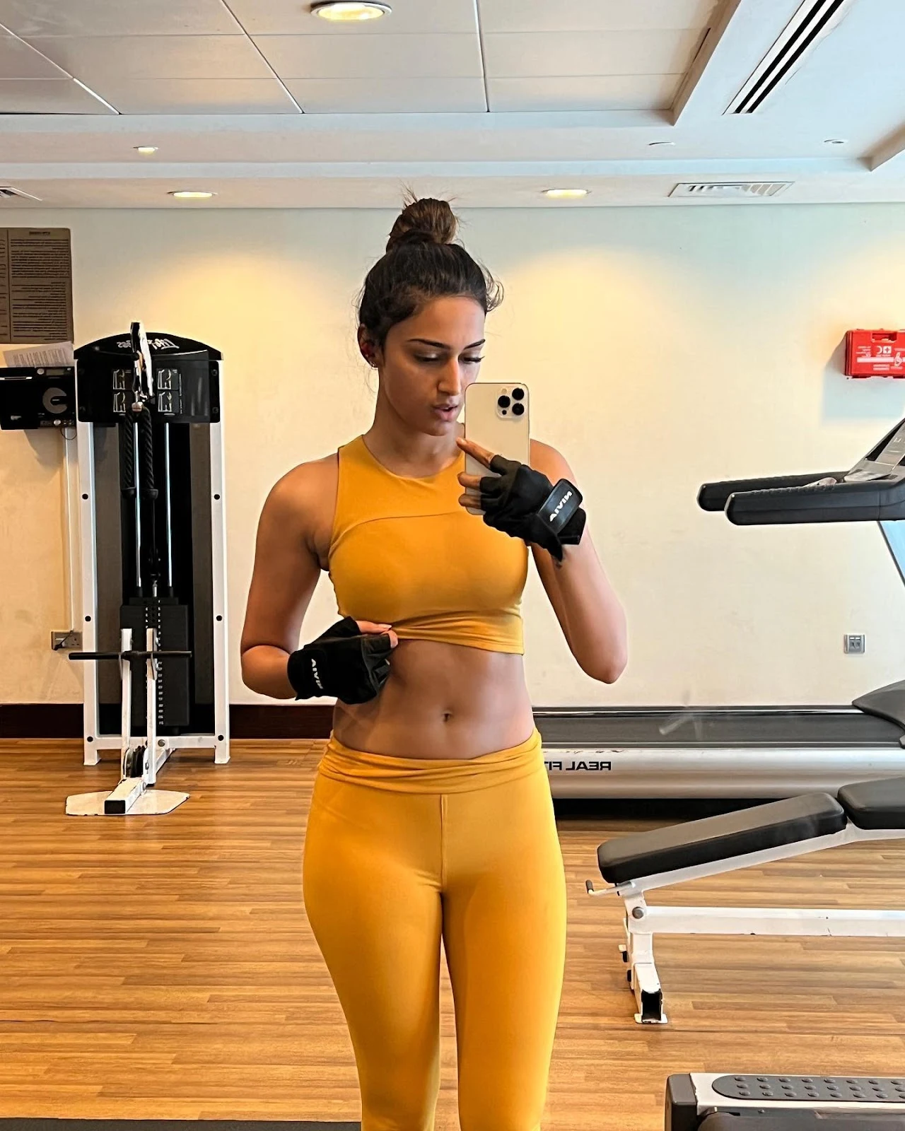 Erica Fernandes abs fit sexy body workout outfit