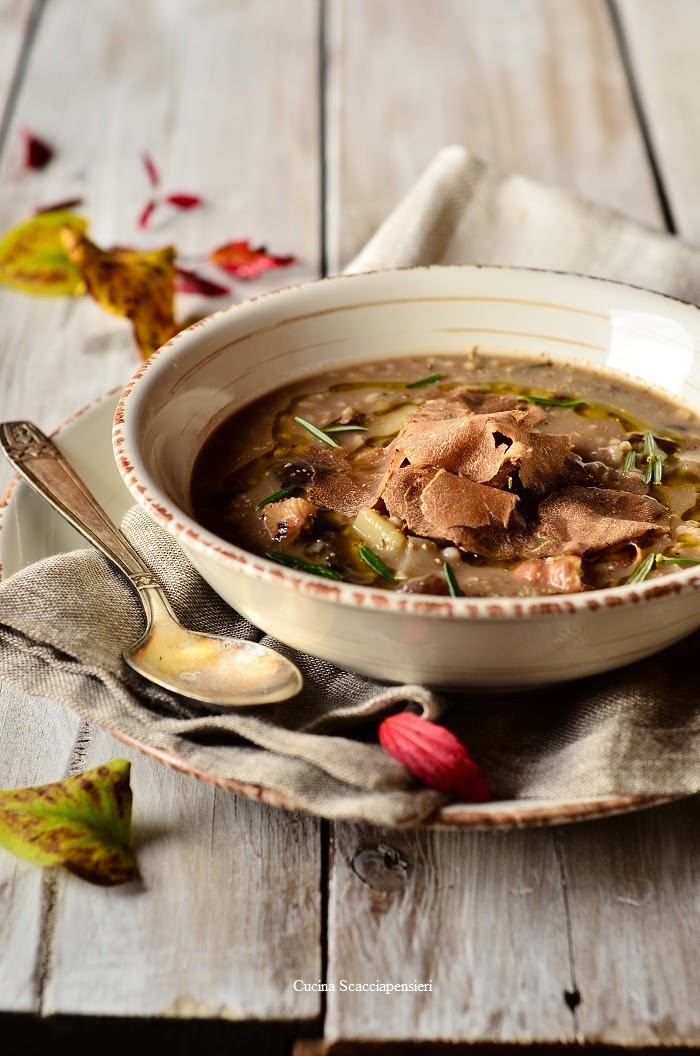 Zuppa di cerali con funghi, castagne e tartufo bianco di Città di Castello