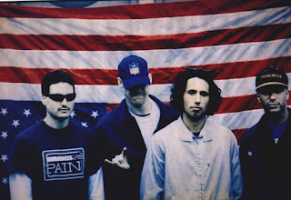 Biografi Rage Against the Machine  Rage Against the Machine adalah sebuah band rock Amerika dari Los Angeles, California, yang dibentuk pada tahun 1991. lineup band ini, tidak berubah sejak pembentukannya, terdiri dari vokalis Zack de la Rocha, gitaris Tom Morello, bassist Tim Commerford, dan drummer Brad Wilk. Rage Against the Machine terkenal karena campuran inovatif dari rock alternatif, punk rock, rap, logam berat dan funk serta politik dan lirik revolusioner. Rage Against the Machine mendapat inspirasi dari instrumentasi logam awal berat, serta rap tindakan seperti Public Enemy, Perkotaan Dance Squad, dan Afrika Bambaataa. grup musik dibedakan terutama oleh energi mereka kuat panggung, gaya berima de la Rocha dan teknik gitar ortodoks Morello.                                          Pada tahun 1992, band ini merilis album debut self-titled, yang menjadi sukses komersial dan kritis, yang mengarah ke slot di 1993 festival Lollapalooza. Pada tahun 2003, album ini menduduki peringkat  nomor 368 dalam daftar Rolling Stone majalah dari 500 album terbesar sepanjang masa. Band ini tidak  merilis catatan tindak lanjut sampai tahun 1996, dengan jahat Empire. Album ketiga band ini, The Battle  of Los Angeles, diikuti pada tahun 1999, dan pada tahun 2003, album ini menduduki peringkat nomor 426  dalam daftar yang sama. Selama awal sembilan tahun berjalan