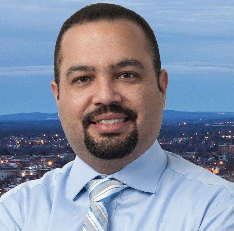 Acusan aspirante dominicano a alcaldía de NJ y socio de beneficiarse desde posiciones  en la policía 