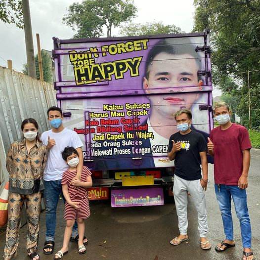 Tulisan Motivasi Hantarkan Sopir Truk Asal Kebumen Bertemu Raffi Ahmad