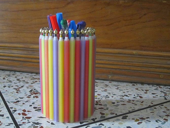 How to Make a Pen Holder Using Old Pens