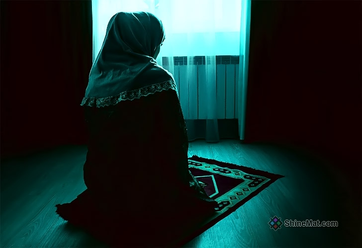Muslim Girl Pray Salat Namaz Picture