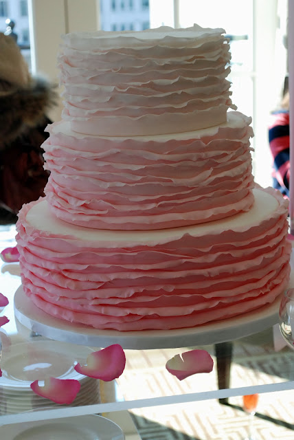 Cute wedding cake idea Have a great weekend 